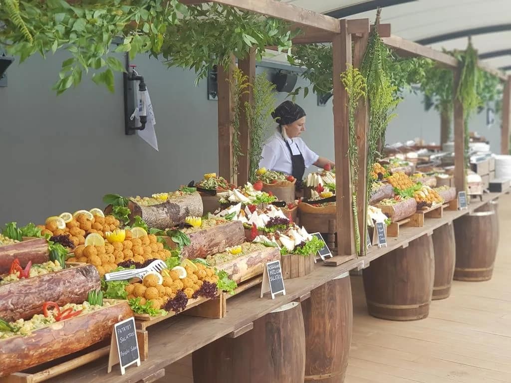 acik-bufe-garden-parti-bbq-piknik-organizasyonu-nisan-davet-organizasyonu-izmir-bodrum-cesme-alacatı-urla-manisa-aydin-kusadasi-kurumsal-catering-hizmeti