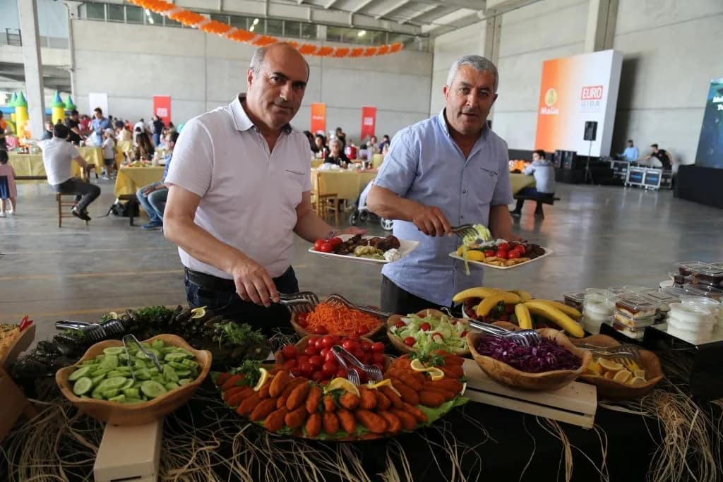 izmir-piknik-organizasyonu-catering-hizmet-bbq-parti-acik-hava-etkinlikleri-cocuk-parkurları-yetiskin-oyun-parkurlari-garden-party-kurumsal-catering-organizasyon-firması-izmir-manisa-kusadasi-alacati-urla-organizasyon-firmalari