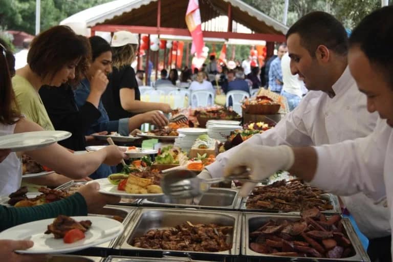acik-bufe-garden-parti-bbq-piknik-organizasyonu-nisan-davet-organizasyonu-izmir-bodrum-cesme-alacati-urla-manisa-aydin-kusadasi-kurumsal-catering-hizmeti