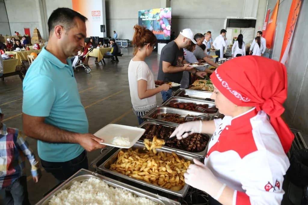izmir-piknik-organizasyonu-catering-hizmet-bbq-parti-acik-hava-etkinlikleri-cocuk-parkurları-yetiskin-oyun-parkurlari-garden-party-kurumsal-catering-organizasyon-firması-izmir-manisa-kusadasi-alacati-urla-organizasyon-firmalari