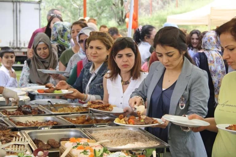 acik-bufe-garden-parti-bbq-piknik-organizasyonu-nisan-davet-organizasyonu-izmir-bodrum-cesme-alacati-urla-manisa-aydin-kusadasi-kurumsal-catering-hizmeti