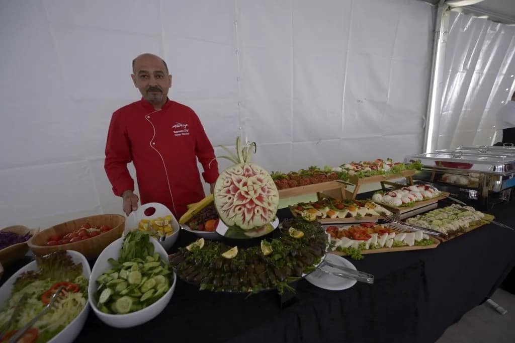 izmir-piknik-organizasyonu-catering-hizmet-bbq-parti-acik-hava-etkinlikleri-cocuk-parkurları-yetiskin-oyun-parkurlari-garden-party-kurumsal-catering-organizasyon-firması-izmir-manisa-kusadasi-alacati-urla-organizasyon-firmalari