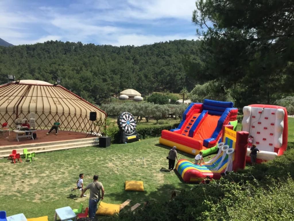 izmir-piknik-organizasyonu-catering-hizmet-bbq-parti-acik-hava-etkinlikleri-cocuk-parkurları-yetiskin-oyun-parkurlari-garden-party-kurumsal-catering-organizasyon-firması-izmir-manisa-kusadasi-alacati-urla-organizasyon-firmalari