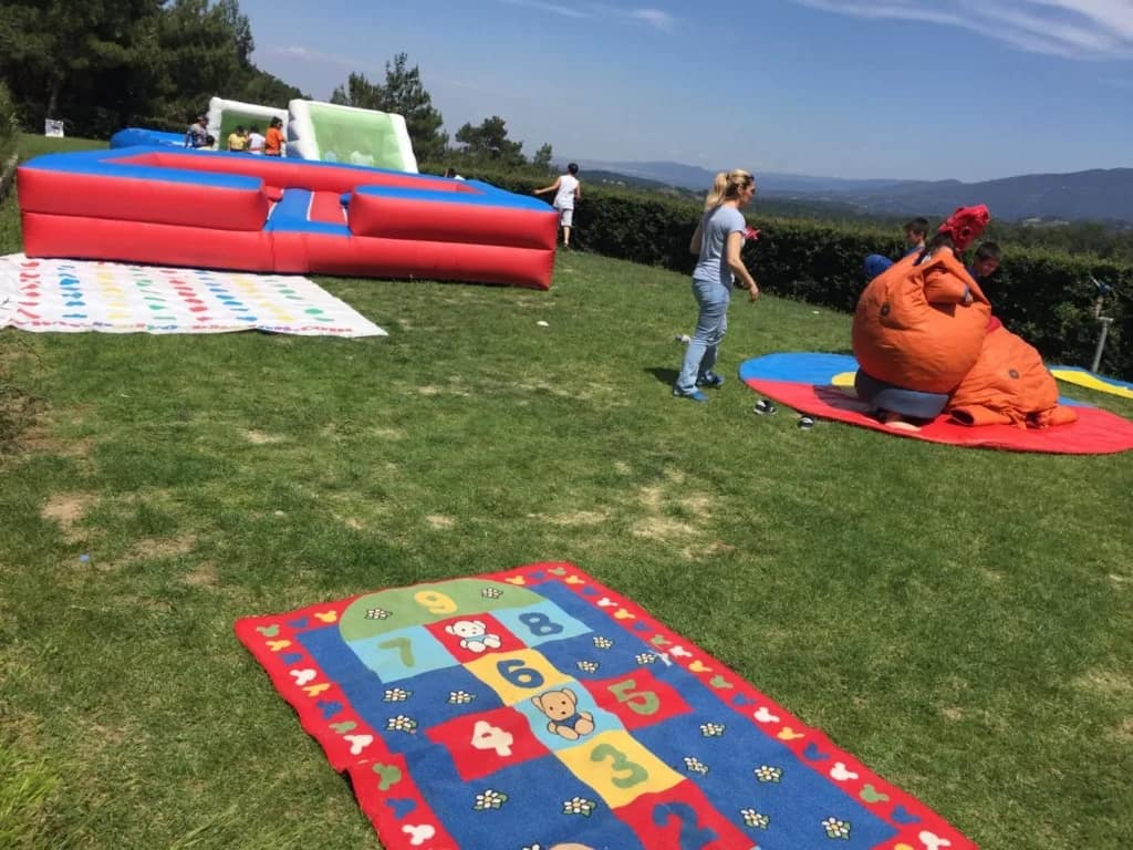 izmir-piknik-organizasyonu-catering-hizmet-bbq-parti-acik-hava-etkinlikleri-cocuk-parkurları-yetiskin-oyun-parkurlari-garden-party-kurumsal-catering-organizasyon-firması-izmir-manisa-kusadasi-alacati-urla-organizasyon-firmalari