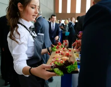 kokteyl-izmir-catering-organizasyon-acilis-kurumsal-siyah-strec-giydirme-bistro-giydirme-acilis-lansman-temel-atma-kokteyl-kutlama-organizasyonlari-ceromany-trio-konsept-izmir-organizasyon-firmasi-izmir-catering-firmasi-acik-bufe-kokteyl-atistirmaliklar-bbq-coffe-break-servis-hizmet-sunum-hijyen-dekor-kokteyl-izmir-catering-organizasyon-acilis-kurumsal-cadir-isitma-hizmeti-bodrum-catering-hizmeti-kurumsal-catering-bodrum-kokteyl-etkinlikleri-bodrum-dugun-catering