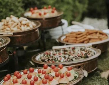 acik-bufe-nisan-organizasyonu-servis-hizmet-sunum-bbg-meyve-tatli-bufesi-izgara-menu-mezeler-ara-sicaklar-izmir-catering-firmasi-izmir-organizasyon-firmasi-dekor-susleme-catering-izmir-dugun-nisan-isteme-lansman-acilis-kutlama-organizasyonu-piknik-organizasyonu-garden-parti-bodrum-piknik-organizasyon-firmalari-kusadasi-catering-firmalari