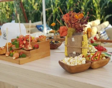 kokteyl-izmir-catering-organizasyon-acilis-kurumsal-siyah-strec-giydirme-bistro-giydirme-acilis-lansman-temel-atma-kokteyl-kutlama-organizasyonlari-ceromany-trio-konsept-izmir-organizasyon-firmasi-izmir-catering-firmasi-acik-bufe-kokteyl-atistirmaliklar-bbq-coffe-break-servis-hizmet-sunum-hijyen-dekor-kokteyl-izmir-catering-organizasyon-acilis-kurumsal-cadir-isitma-hizmeti-bodrum-catering-hizmeti-kurumsal-catering-bodrum-kokteyl-etkinlikleri-bodrum-dugun-catering