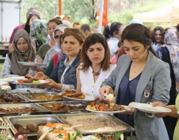 acik-bufe-garden-parti-bbq-piknik-organizasyonu-nisan-davet-organizasyonu-izmir-bodrum-cesme-alacati-urla-manisa-aydin-kusadasi-kurumsal-catering-hizmeti