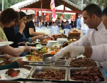 acik-bufe-garden-parti-bbq-piknik-organizasyonu-nisan-davet-organizasyonu-izmir-bodrum-cesme-alacati-urla-manisa-aydin-kusadasi-kurumsal-catering-hizmeti