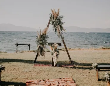 dekor-susleme-canli-cicek-dekorlu-tag-melek-kanadi-tag-tullu-tag-neon-yazilar-izmir-organizasyon-firmasi-izmir-catering-firmasi-bodrum-organizasyon-bodrum-dugu-organizasyon-firmasi-kusadasi-organizasyon-firmasi-dikili-organizasyon-firmasi-cesme-organizasyon-firmasi-alacati-organizasyon-firmasi-wedding-nikah-nisan-organizasyonu-rustik-konsept-wedding-susleme-bahcede-nisan-dugun-isteme-nikah-organizasyonu